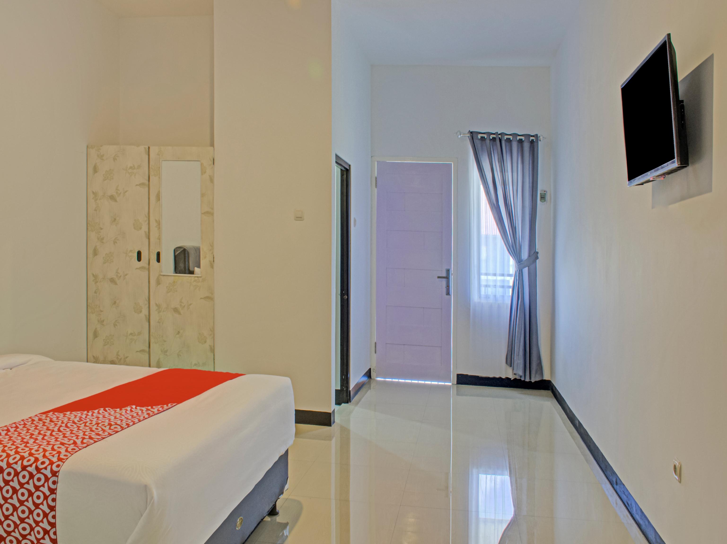 Oyo 3841 Wisma 25 Cilacap Bagian luar foto
