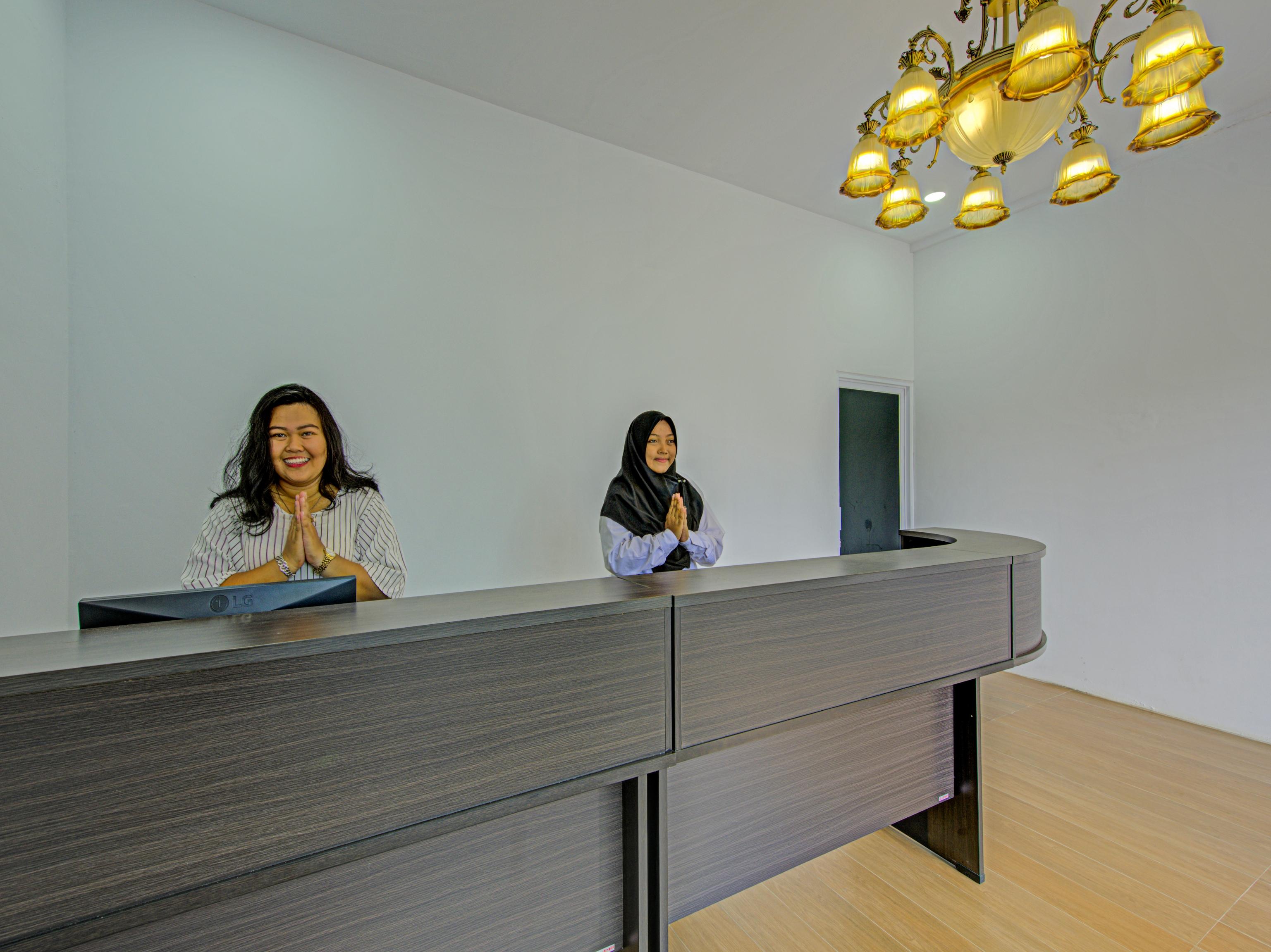 Oyo 3841 Wisma 25 Cilacap Bagian luar foto