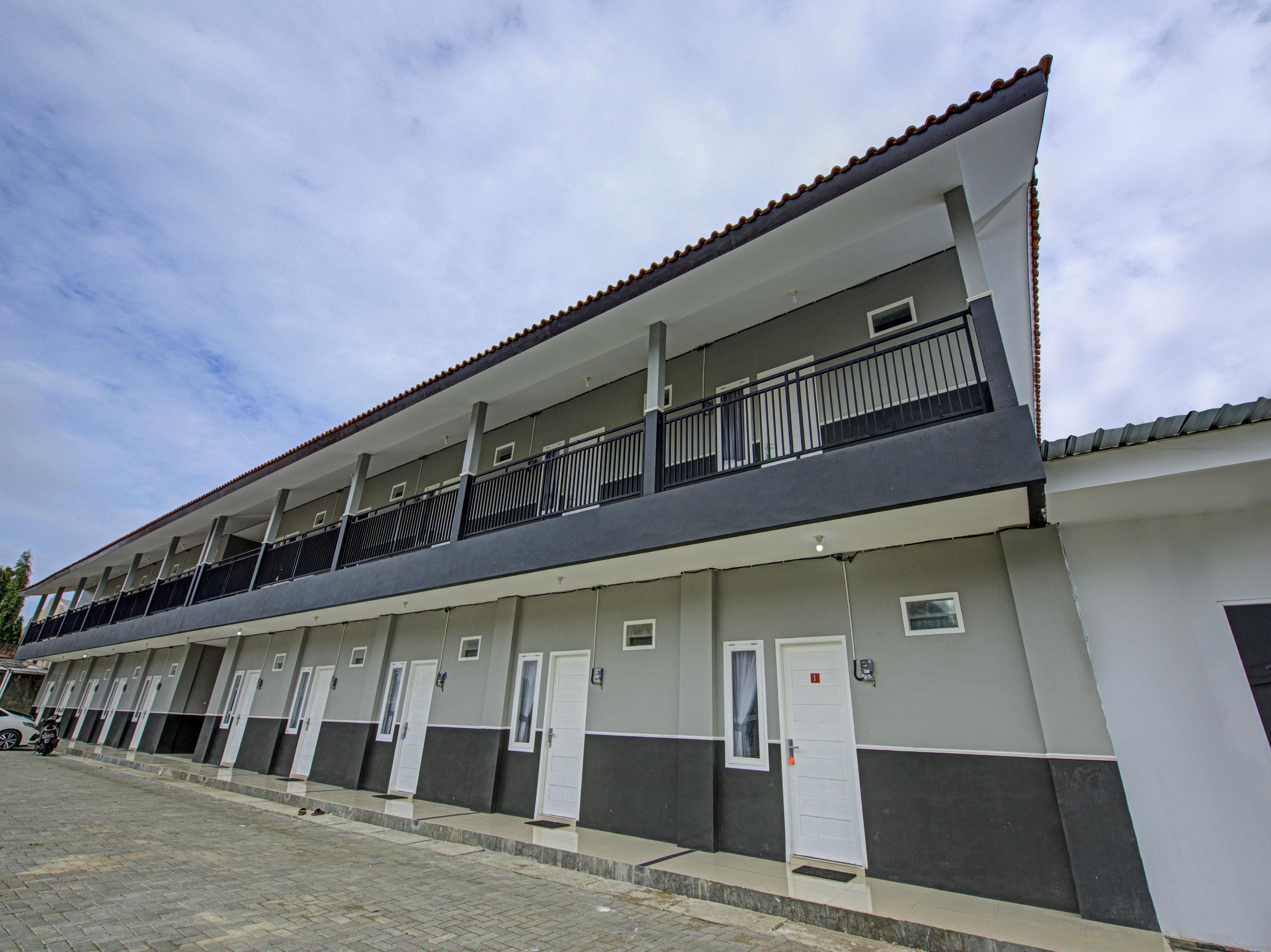 Oyo 3841 Wisma 25 Cilacap Bagian luar foto