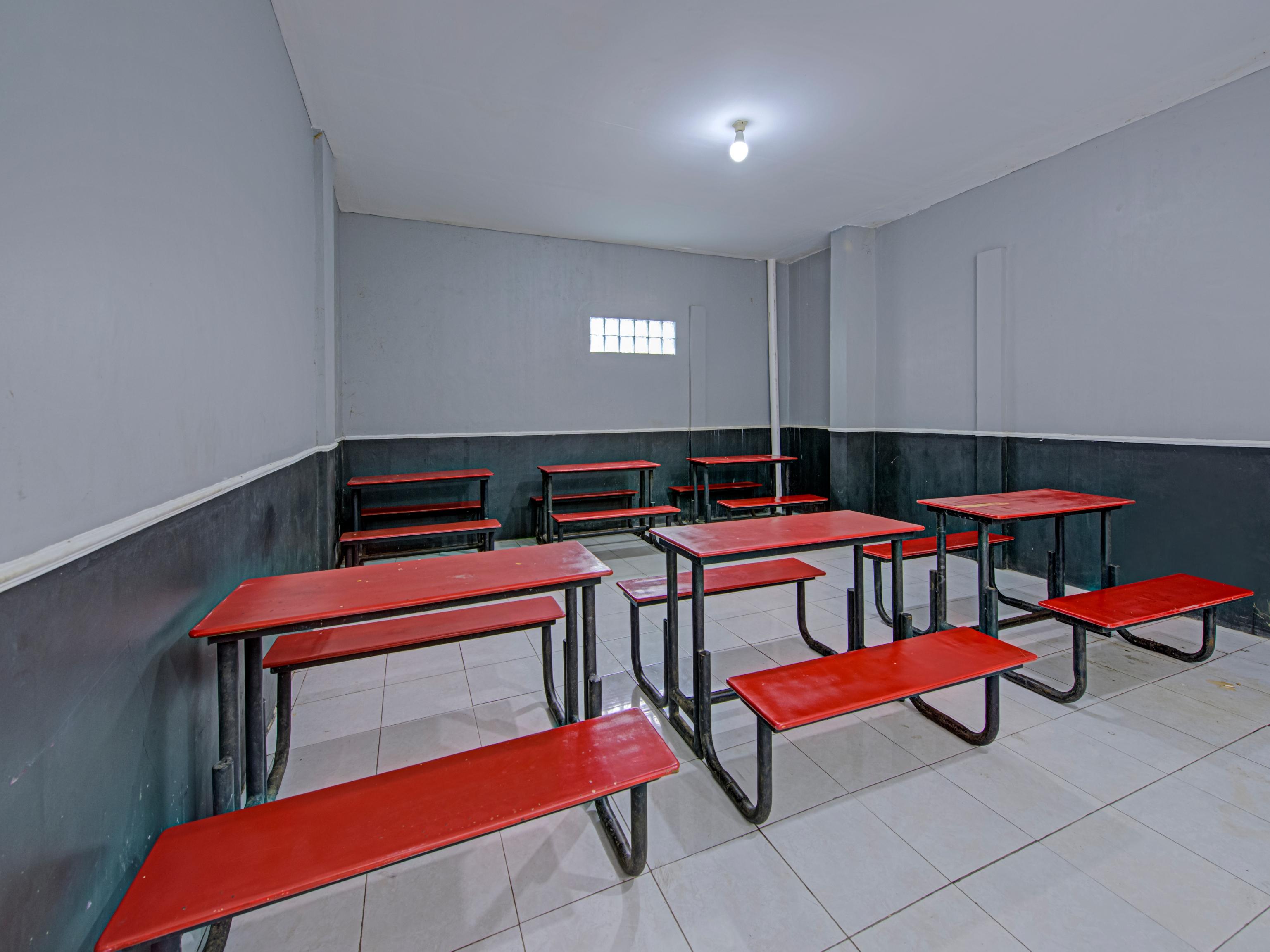 Oyo 3841 Wisma 25 Cilacap Bagian luar foto